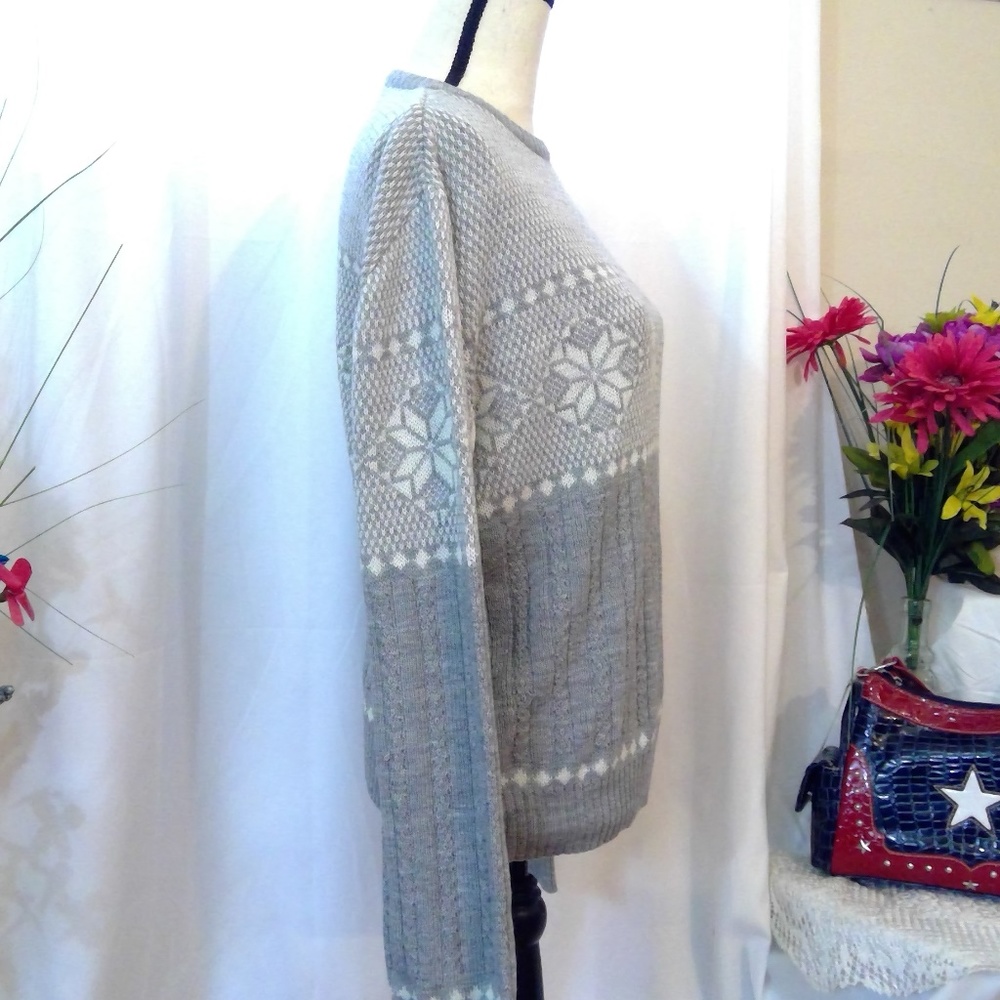 Rob Winter Sweater - Picture 2 of 5